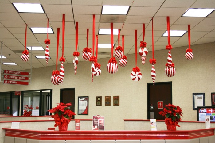 How to decorate your work office for christmas