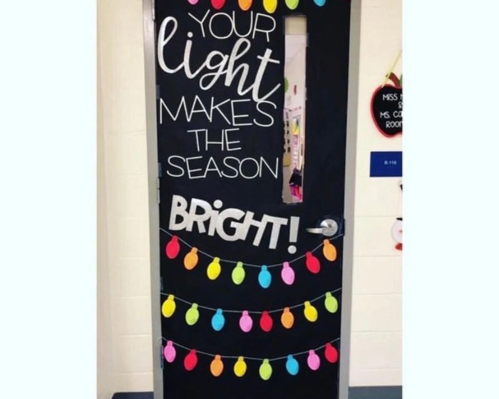 How to decorate class room door