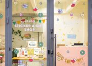 How to decorate a tee shirt shop window and FAQs