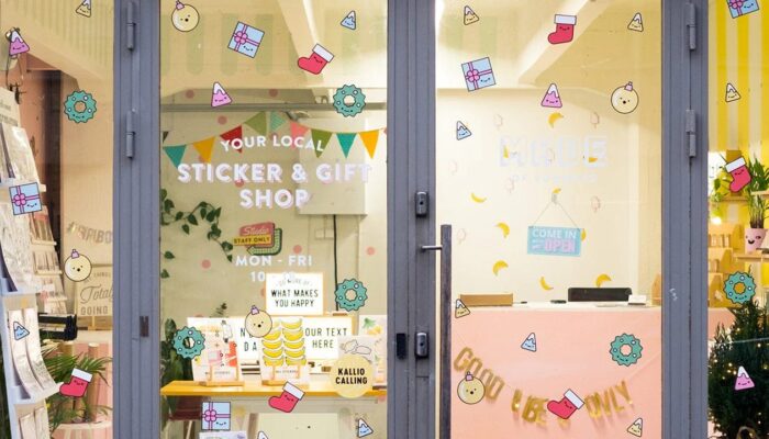 How to decorate a tee shirt shop window and FAQs