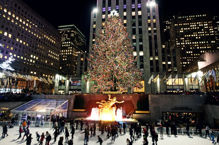 When does nyc start decorating for christmas 2018