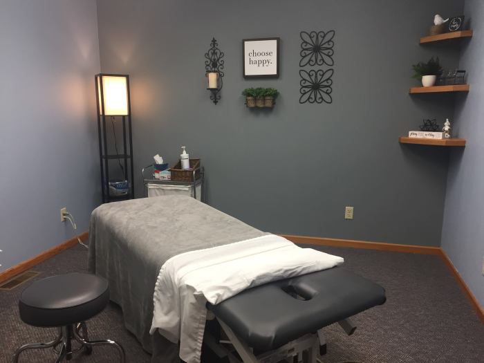 How to decorate massage therapy room